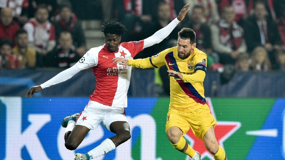 Fotbalisté pražské Slavie jako tradičně už dva dny před venkovním pohárovým utkáním odletěli do Barcelony.