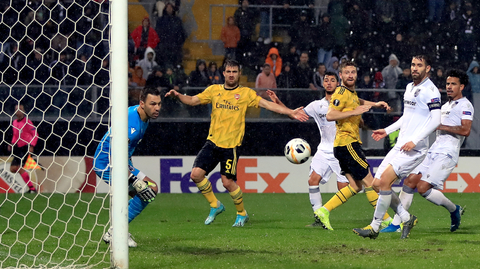 Utkání Evropské ligy Guimaraes - Arsenal.