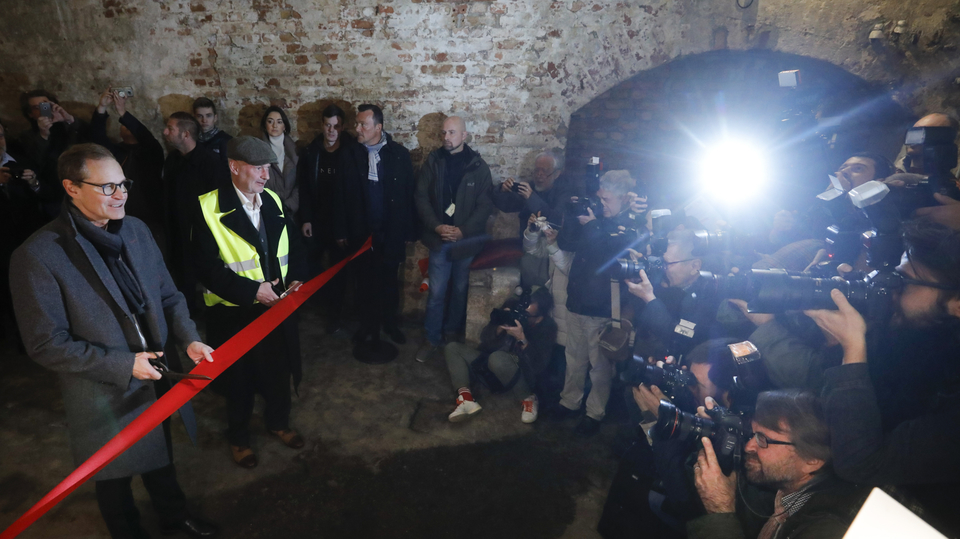 Červenou pásku slavnostně přestřihl berlínský primátor Michael Müller.