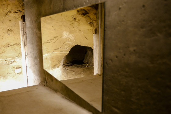 Tunel pod berlínskou zdí.