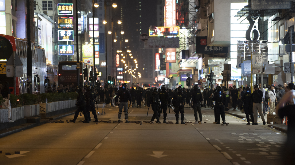 Nepokoje v Hongkongu.