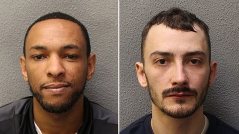 Muž, který v červenci přepadl s nožem v ruce na ulici fotbalisty Arsenalu Mesuta Özila a Seada Kolašinace, byl odsouzen k deseti letům vězení. 