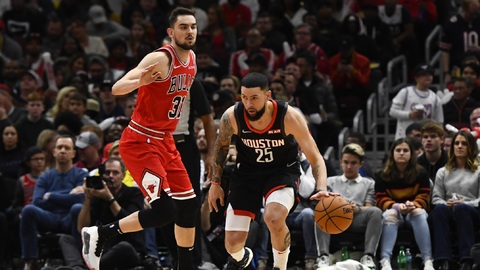 Basketbalisté Chicaga prohráli v NBA na domácí palubovce s Houstonem 94:117 a připsali si v desátém utkání sezony sedmou porážku.