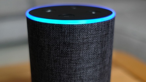 Digitální asistent Alexa.