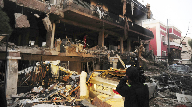 Škody po izraelských raketách v Damašku v Sýrii. 