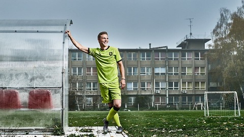 Česká fotbalová reprezentace představila nové dresy. Na fotce Bořek Dočkal. 