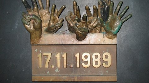 Památník událostí 17. listopadu v Praze.