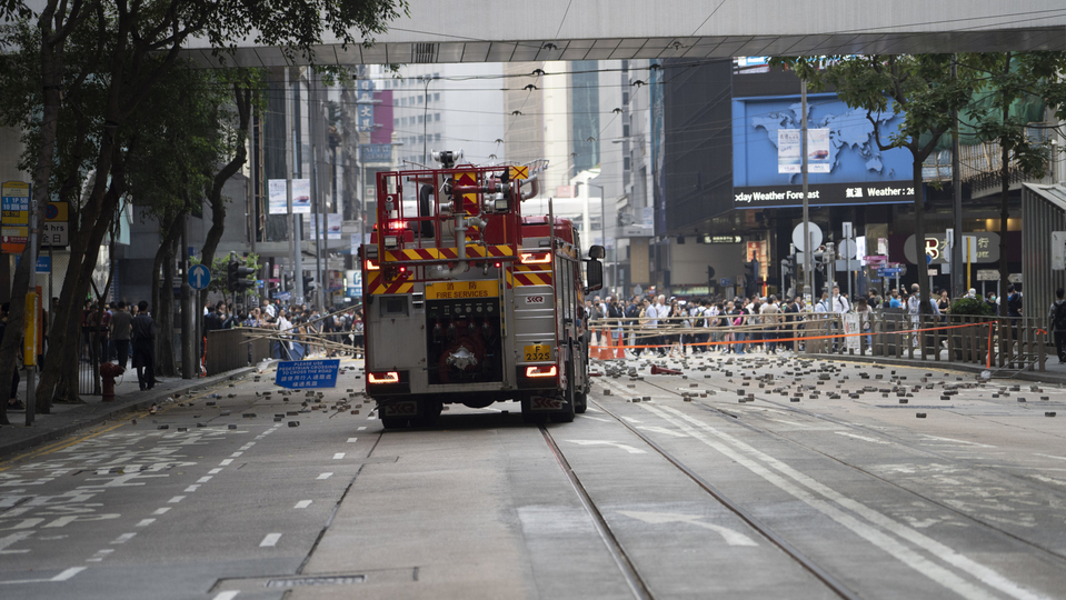 Situace v ulicích Hongkongu. 