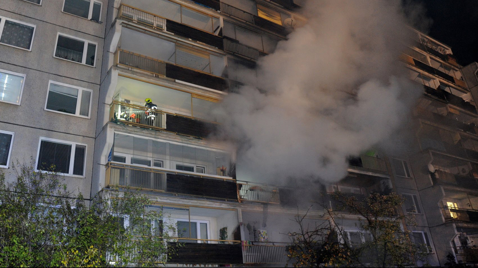 Požár bytu v domě s pečovatelskou službou na Černém Mostě.
