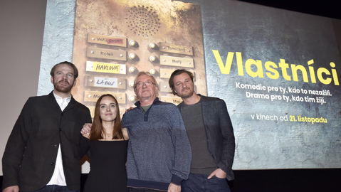 Zleva herci Stanislav Majer, Tereza Ramba (dříve Voříšková), Jiří Lábus a Andrej Polák.