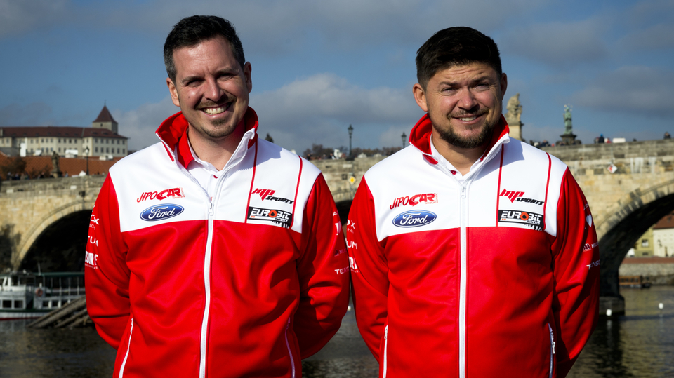 Automobilový jezdec Martin Prokop (vpravo) a jeho navigátor Viktor Chytka.