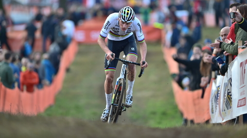 Mathieu van der Poel z Nizozemska.