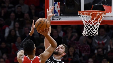 Basketbalisté Chicaga ztratili další nadějně rozehraný zápas a prohráli podeváté v sezoně NBA. 