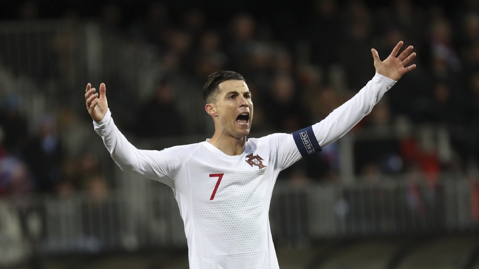 Portugalští fotbalisté si výhrou 2:0 v Lucembursku jako sedmnáctý tým zajistili účast na Euru 2020.
