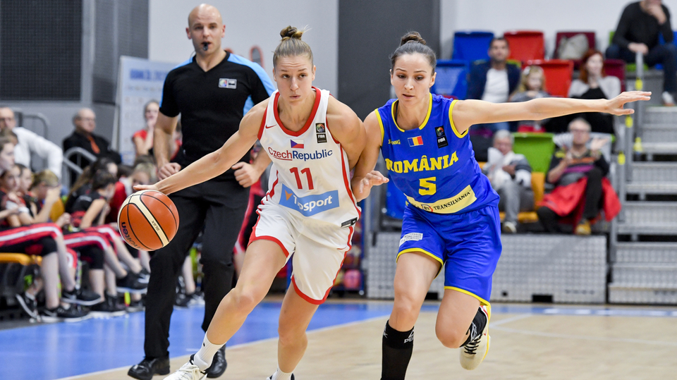 Zleva Kateřina Elhotová z ČR a Romina Filipová z Rumunska.