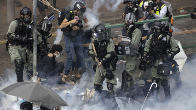 Zákrok policie na univerzitě v Hongkongu.