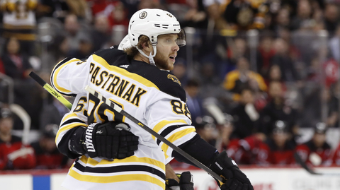 David Pastrnak (88) a Brad Marchand, Boston Bruins.