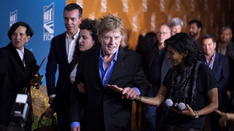 Do Trumpa se ostrou kritikou opřel i Robert Redford.