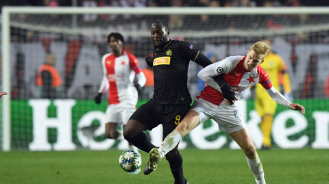 Souboj Romela Lukaka s Michalem Frydrychem.