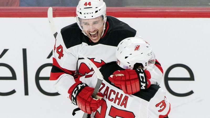 Český útočník Pavel Zacha v utkání s Montrealem.