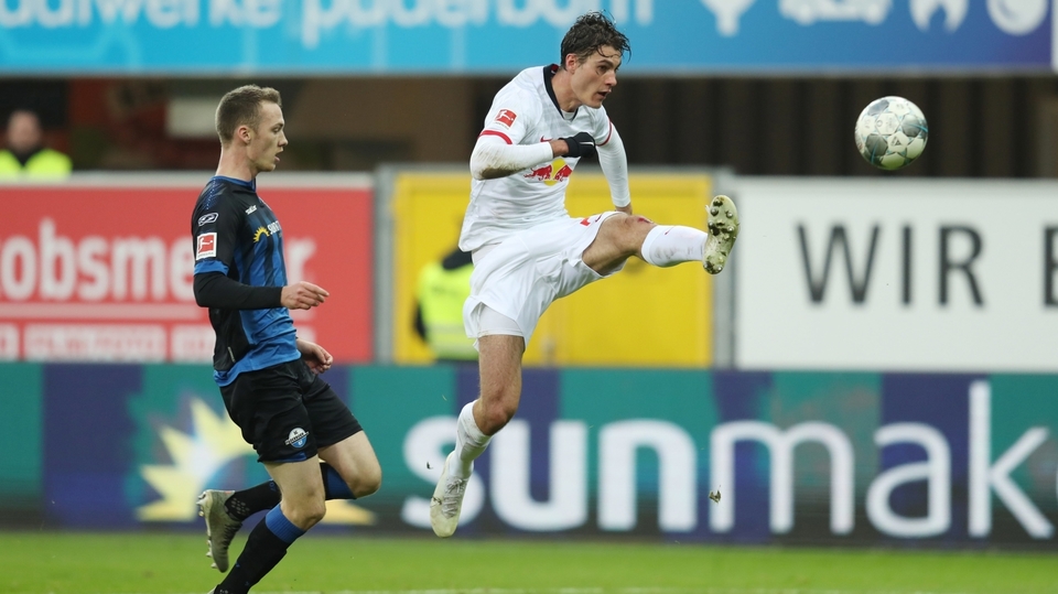 Patrik Schick v bílém proti Paderbornu.