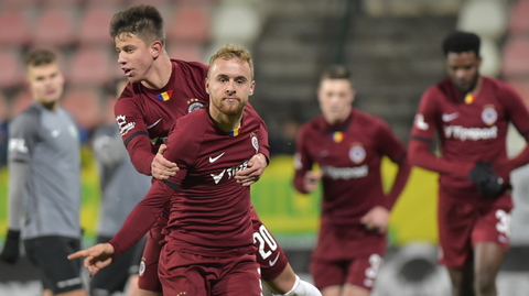 Zleva Adam Hložek a Martin Hašek ze Sparty se radují z gólu.