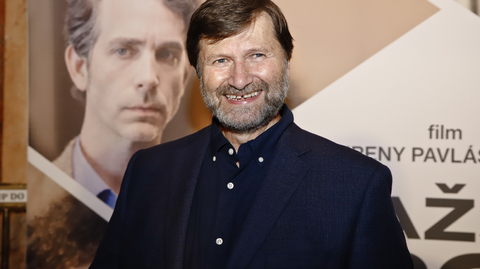 Jan Hrušínský si chodí na jeviště odpočinout.