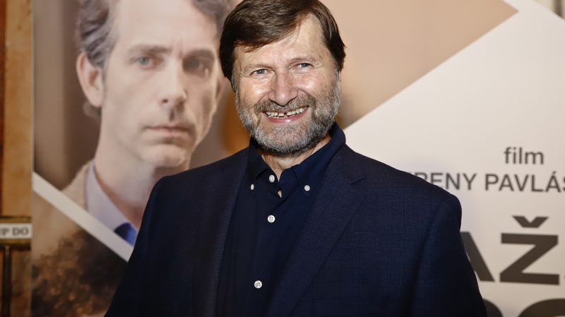 Jan Hrušínský si chodí na jeviště odpočinout.