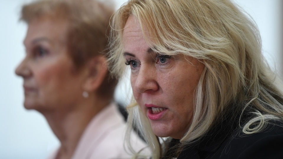 Ministryně pro místní rozvoj Klára Dostálová (vpravo) a náměstkyně pro koordinaci evropských fondů a mezinárodních vztahů Daniela Grabmüllerová.