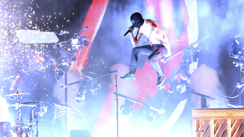 Zpěvák kapely Twenty One Pilots.