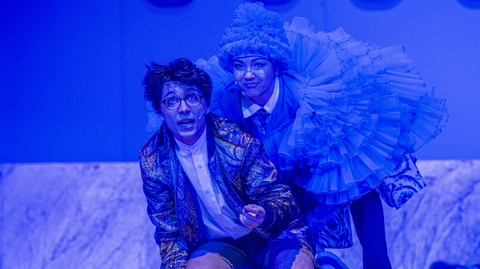 Zleva Ondřej Kolín jako Hárún Chalífa a Jana Stránská jako Vodní džin Kdybys na zkoušce pohádky Hárún a Moře příběhů.