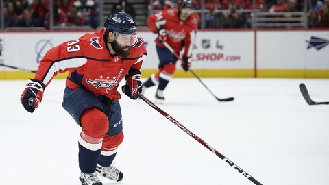 Kouč Washington Capitals po šíleném zákroku na Radko Gudase zuřil.
