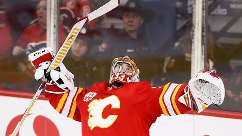 David Rittich se raduje z vítězství Calgary.