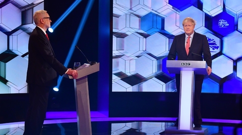 Johnson se s Corbynem přel o brexitu, ekonomice či zdravotnictví.