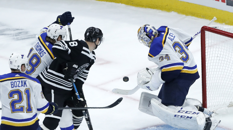 Dominik Kubalík v dresu Chicago Blackhawks.