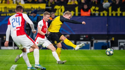 Fotbalisté Slavie v posledním šestém utkání skupiny Ligy mistrů prohráli v Dortmundu.