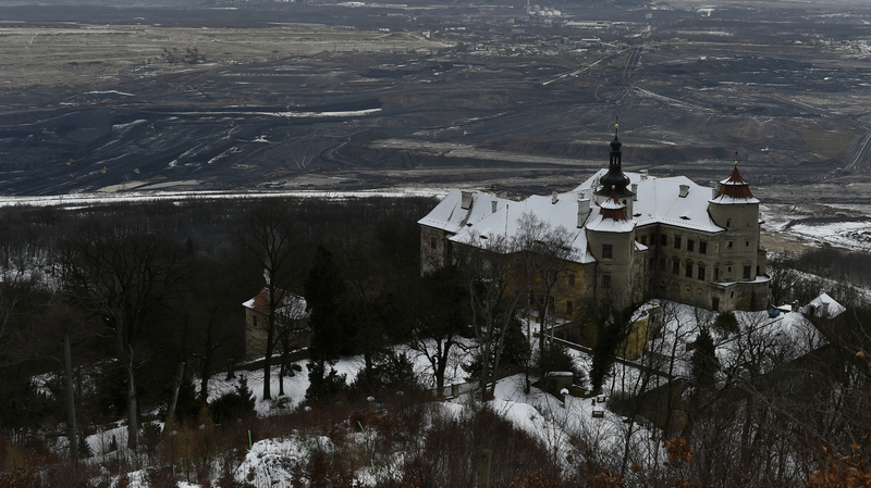 Státní zámek Jezeří na Mostecku.