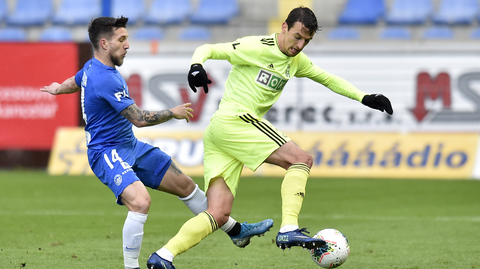 Alexandru Baluta (vlevo) z Liberce a Vukadin Vukadinovič z Karviné.