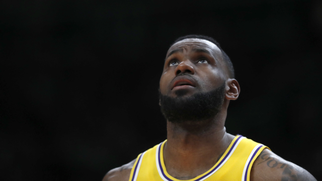 Hvězdný LeBron James táhl L.A. Lakers.