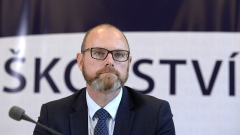 Ministr školství má problém. Ztratil důvěru učitelů.
