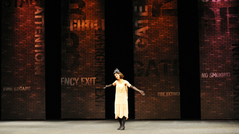 Karolína Herzinová v roli Fanny Briceové.