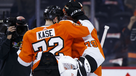 Útočník David Kaše se raduje z vítězství nad Anaheimem.