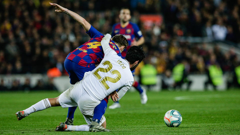 El Clásico mezi Barcelonou a Realem Madrid.