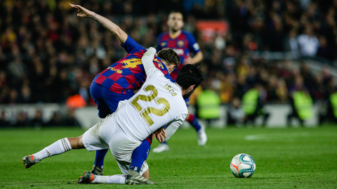 El Clásico mezi Barcelonou a Realem Madrid.