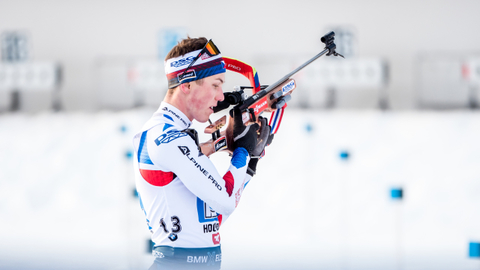 Český reprezentant Jakub Štvrtecký v závodě SP v biatlonu.