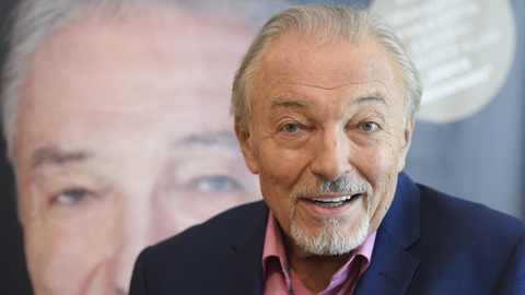 Svátky na Barrandově: vzpomínky na Gotta či zahraniční komedie.