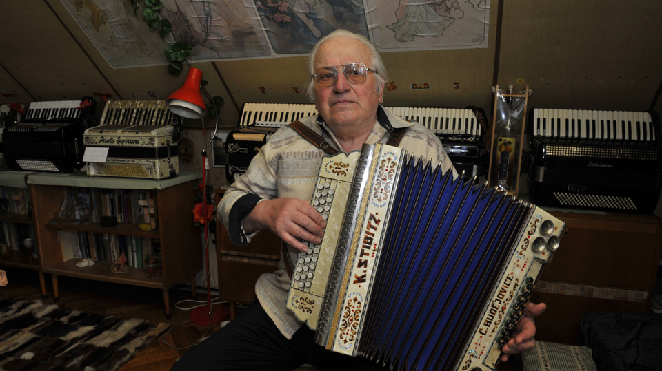 Sběratel harmonik Jiří Sedláček.