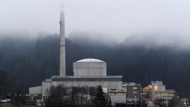 Švýcaři odpojili svou první jadernou elektrárnu.