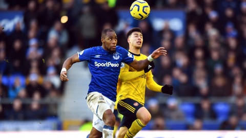 Arsenal opět nevyhrál, do boje jde.