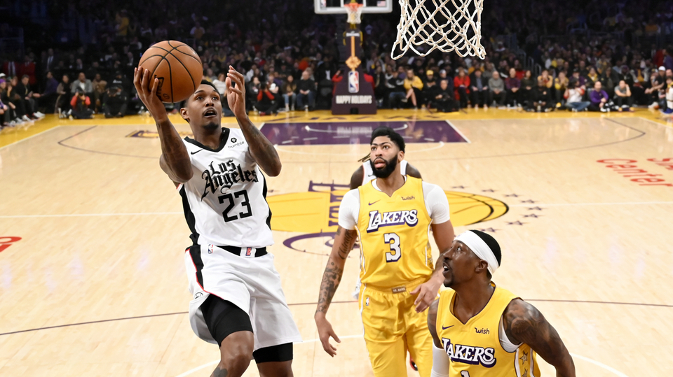 Duel Los Angeles Clippers s městskými rivaly Lakers.